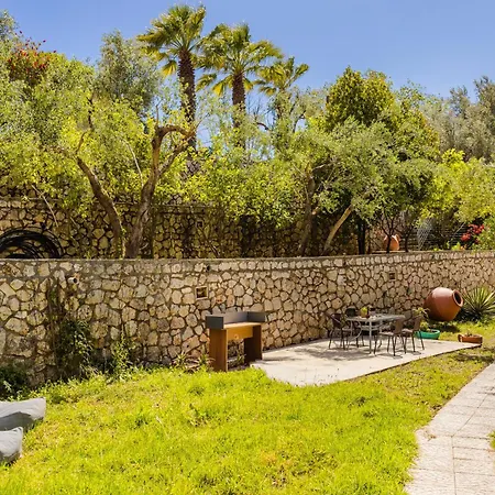 Отель Costa Avithos 4*