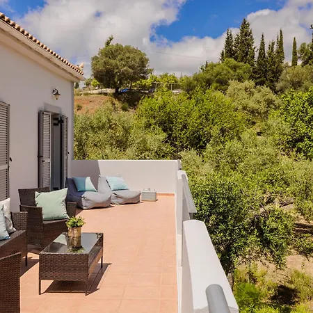 Отель Costa Avithos 4*