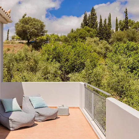 Отель Costa Avithos 4*