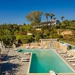 Costa Avithos فندق