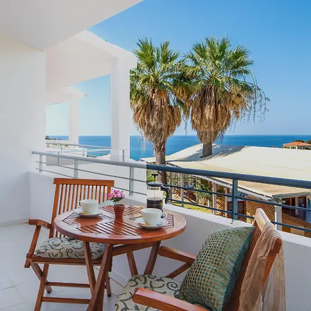 Costa Avithos فندق