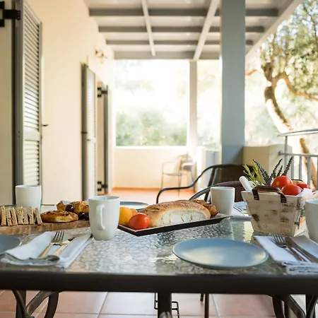 فندق Costa Avithos 4*